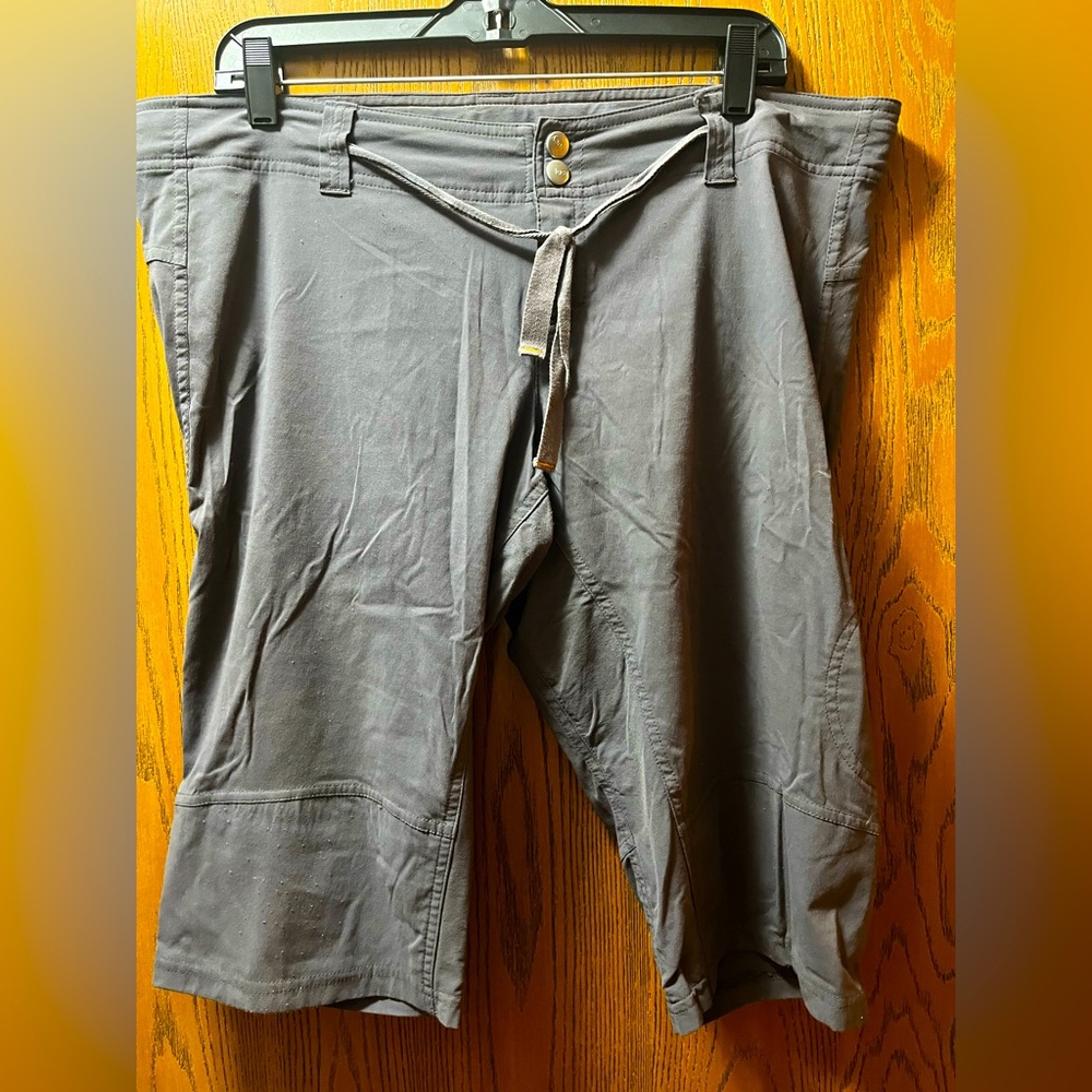 Lucy Bermuda Shorts, draw string. Large